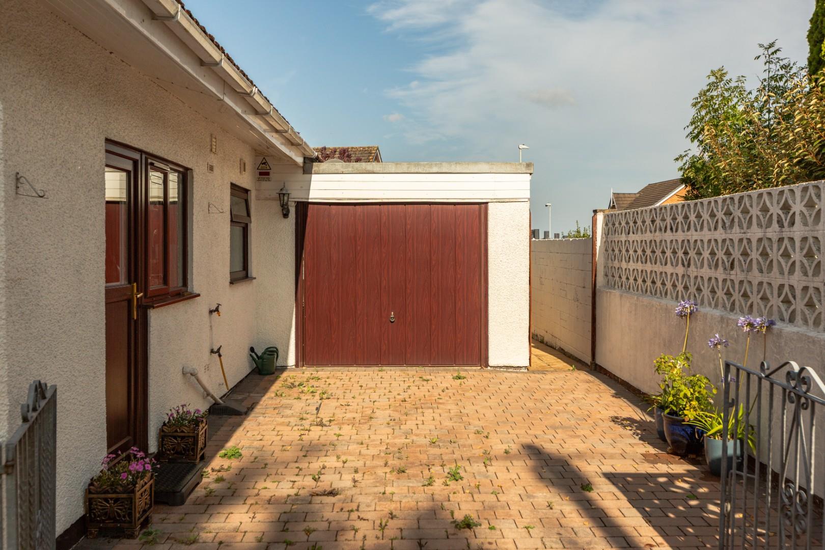 Gowerton Road, Three Crosses, Swansea, SA4 3PY
